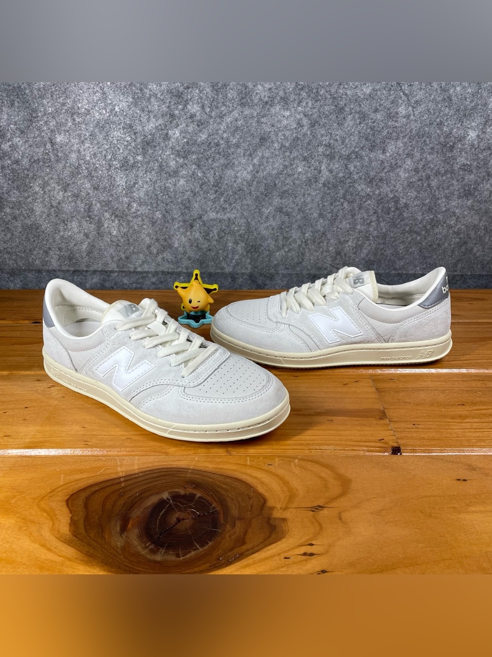 New Balance T500 Mens Size 7 / Womens 8.5 White Gray Suede Sneakers CT500PMG
